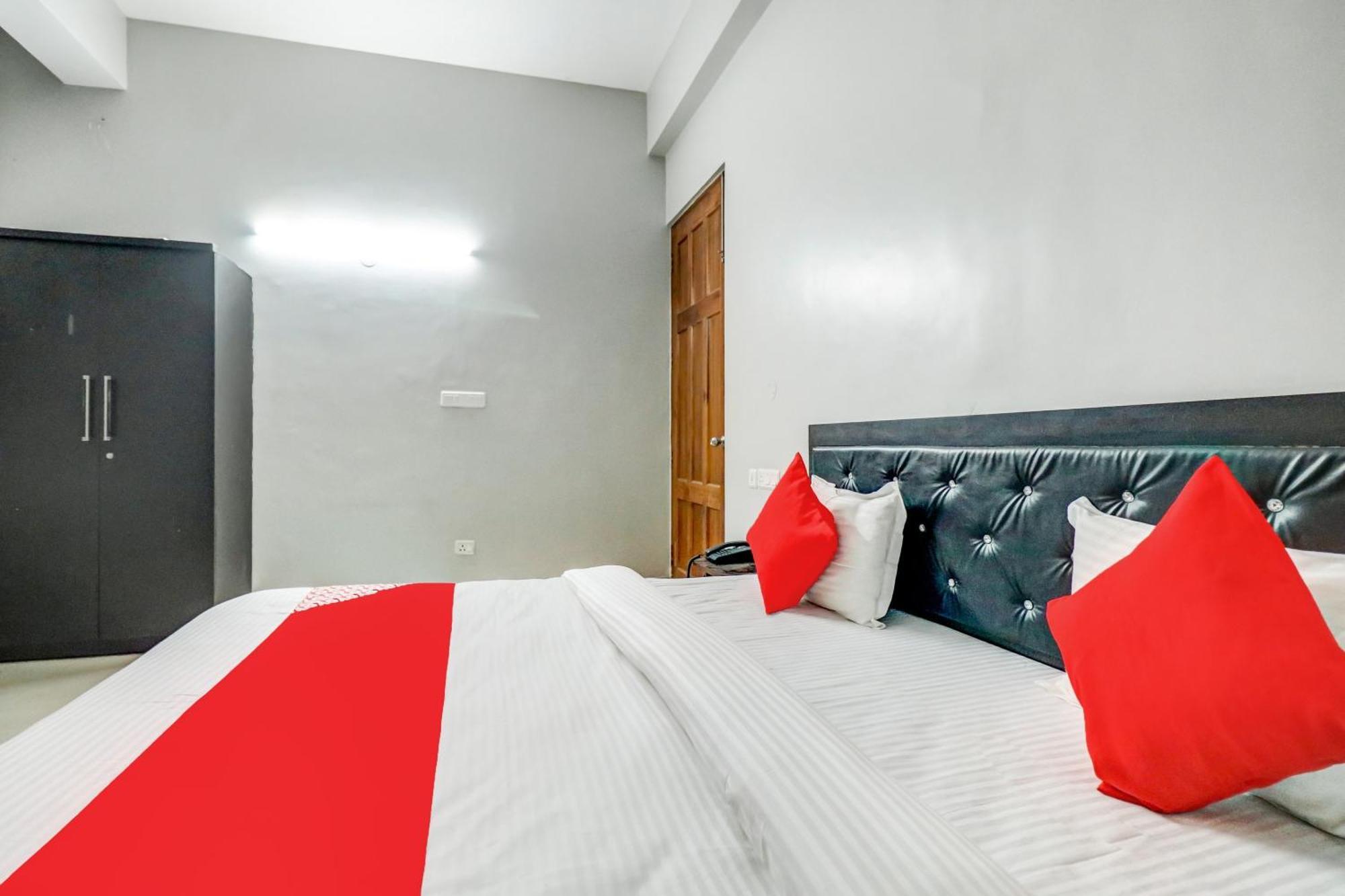 Hotel O Tokyo Chinhat Ngoại thất bức ảnh