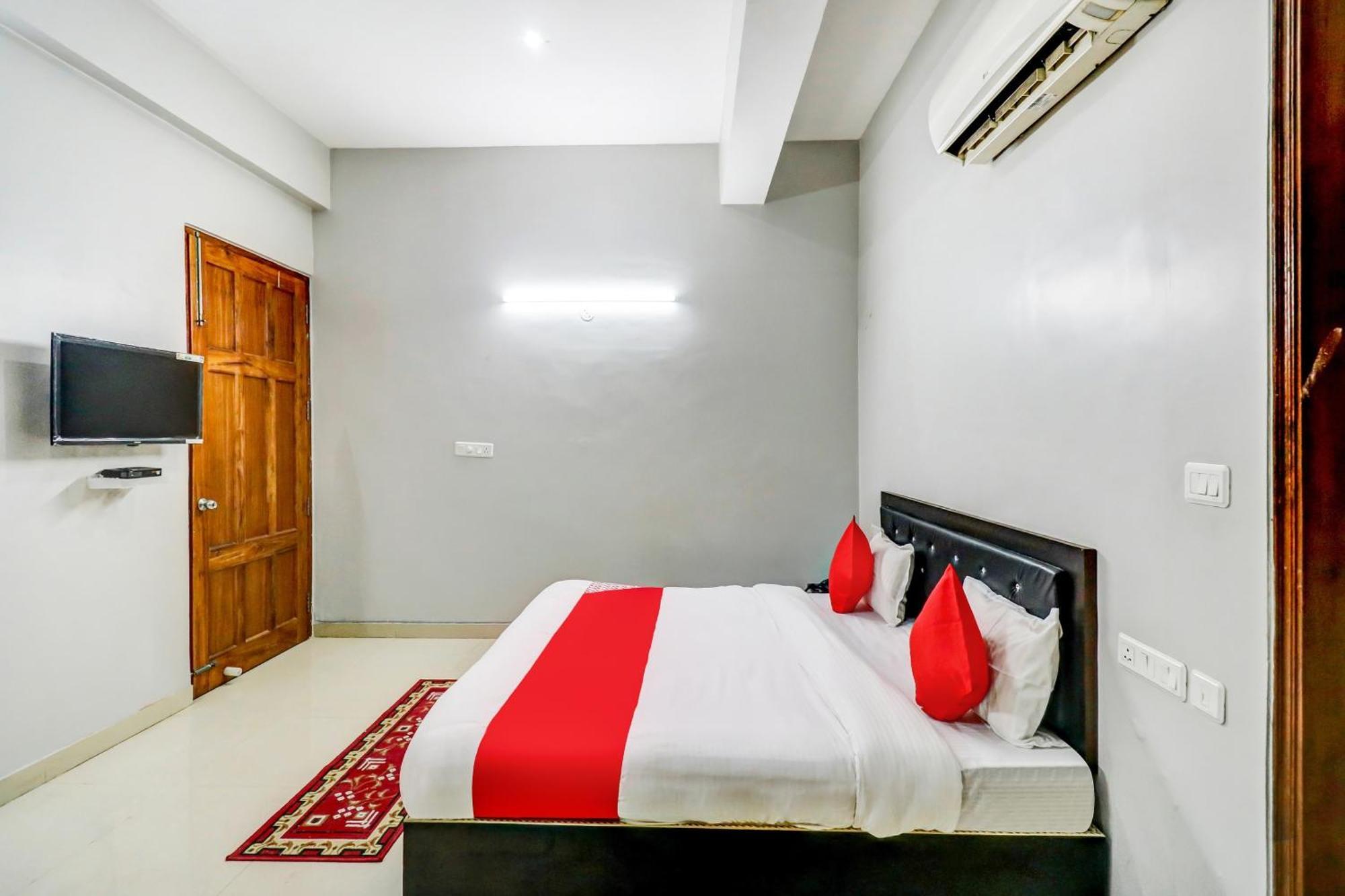 Hotel O Tokyo Chinhat Ngoại thất bức ảnh