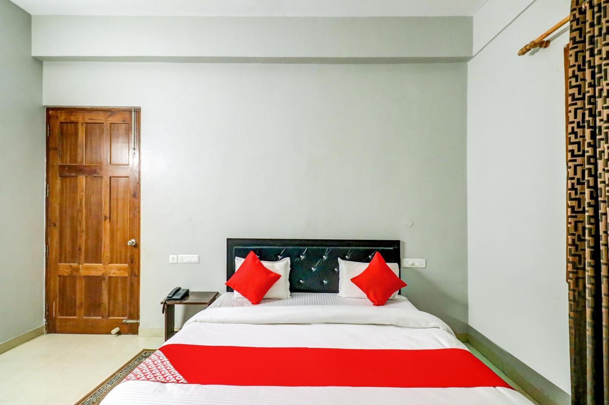 Hotel O Tokyo Chinhat Ngoại thất bức ảnh