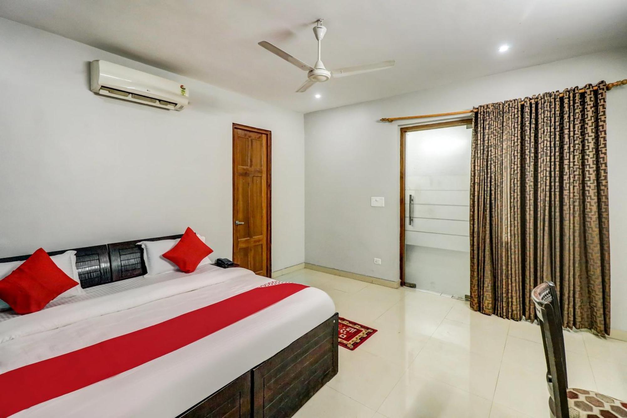Hotel O Tokyo Chinhat Ngoại thất bức ảnh