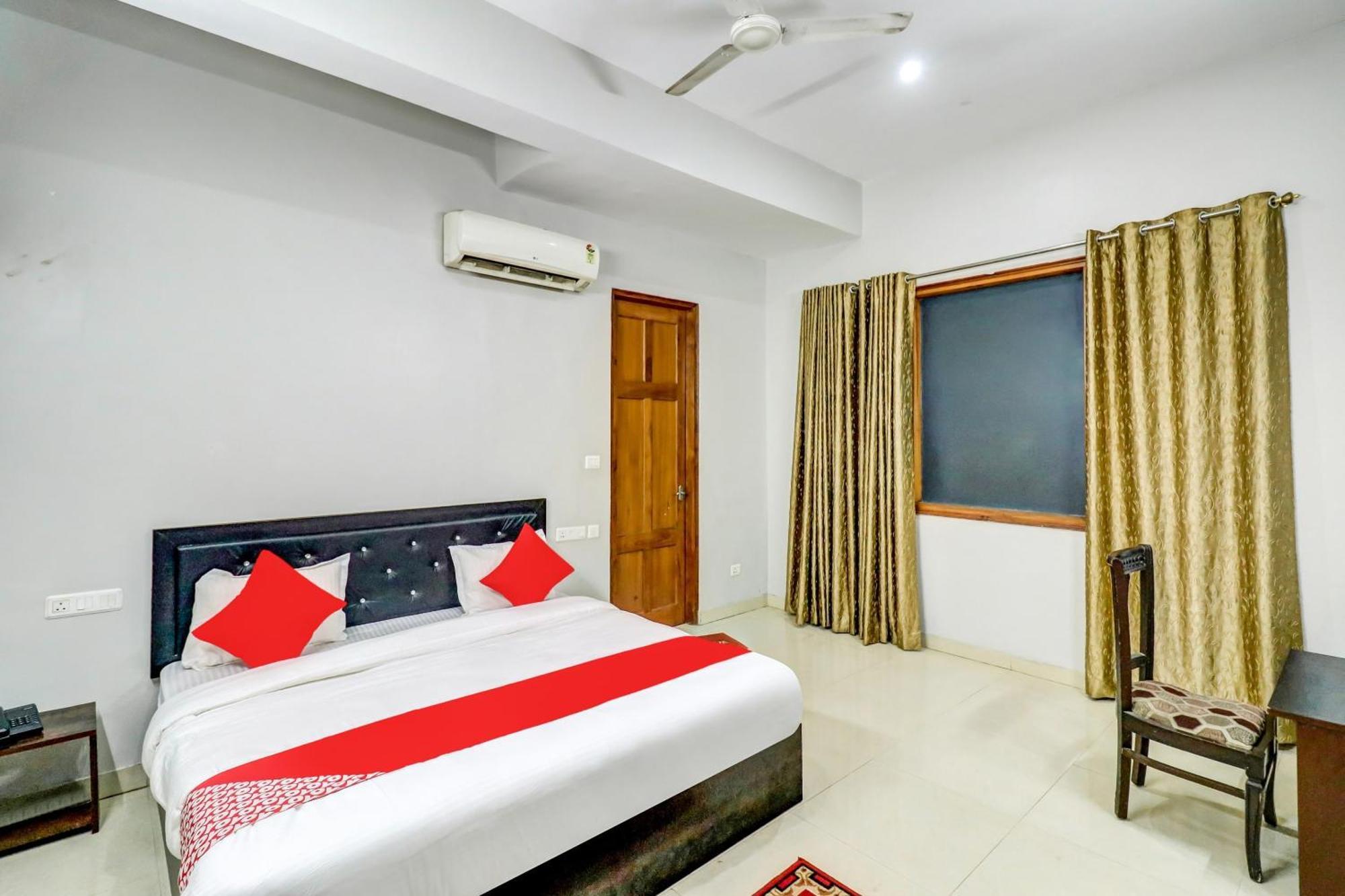 Hotel O Tokyo Chinhat Ngoại thất bức ảnh