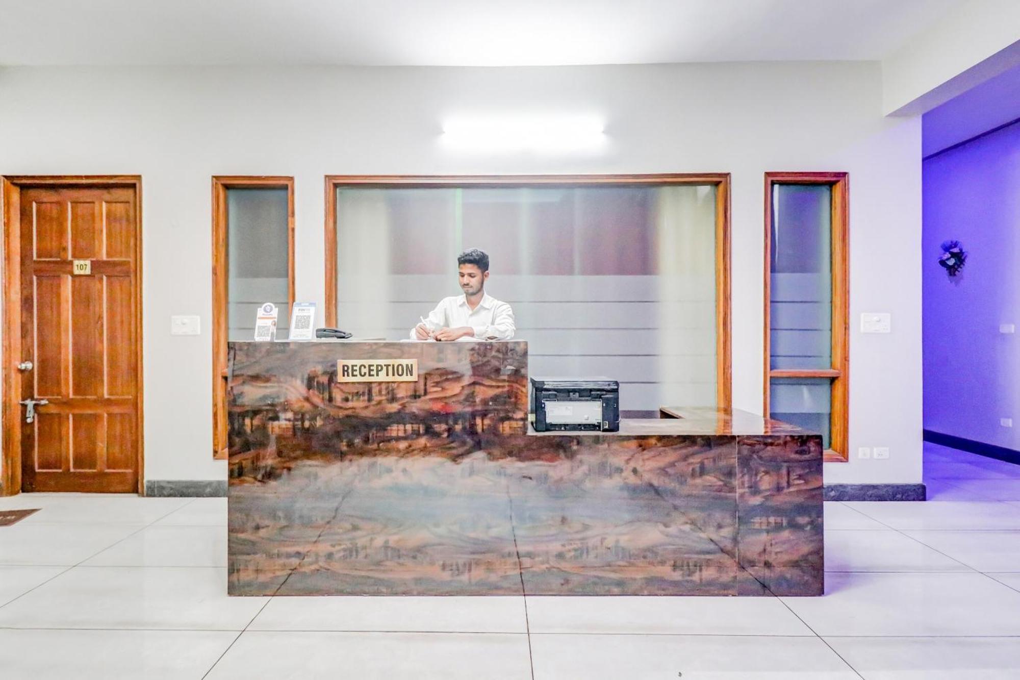 Hotel O Tokyo Chinhat Ngoại thất bức ảnh