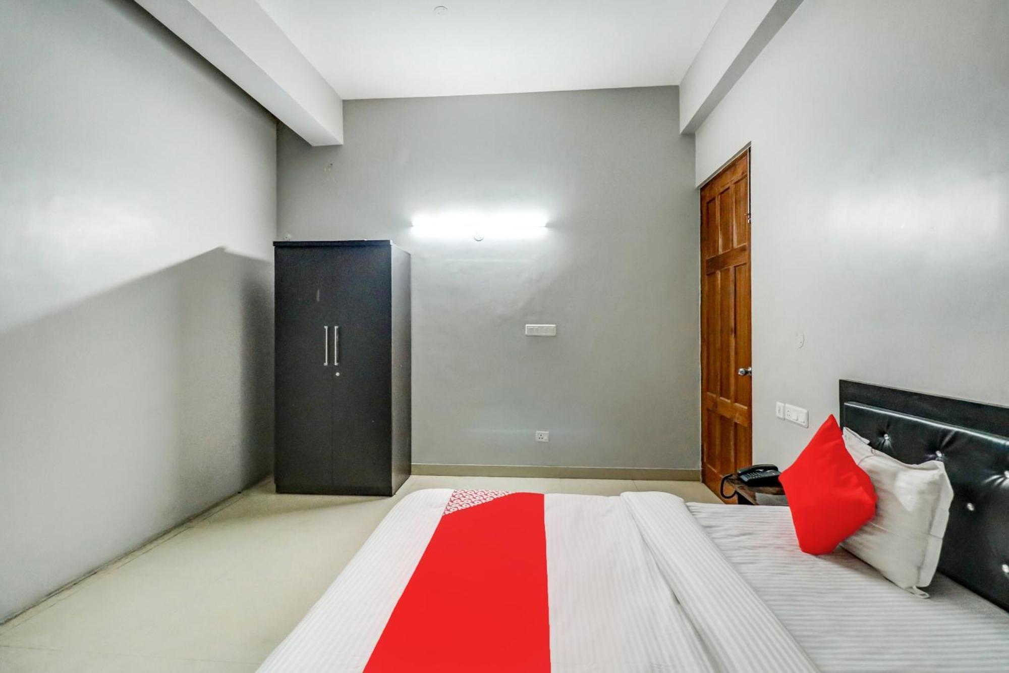 Hotel O Tokyo Chinhat Ngoại thất bức ảnh